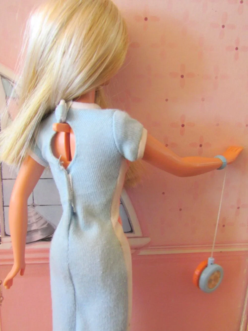TOTALLY YOYO SKIPPER DOLL w WORKING YOYO ORIGINAL DRESS BOOTS #22228 BARBIE SIS